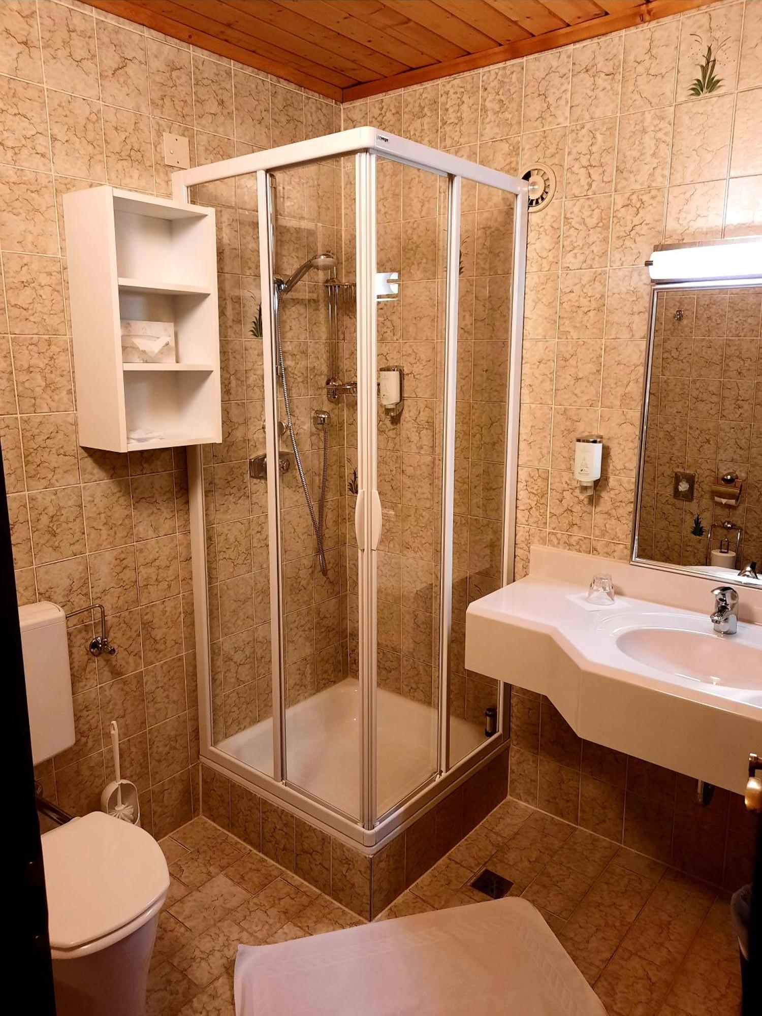 Hotel Bella اوبرتاورن المظهر الخارجي الصورة